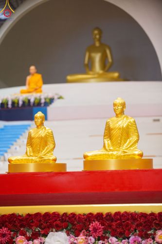 ภาพ No.78900:พิธีตักบาตร ข้าวสารอาหารแห้ง พิธีบูชาข้าวพระ ในวันอาทิตย์ต้นเดือนที่ 2 เมษายน พ.ศ. 2566