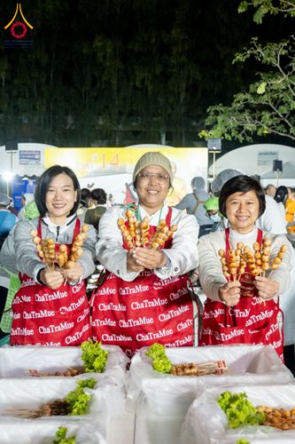 ภาพ No.292505:วันที่ 12 มกราคม พ.ศ. 2569 พิธีถวายภัตตาหารเป็นสังฆทาน แด่พระธรรมยาตรา ณ อนุสรณ์สถานมหาวิหารพระมงคลเทพมุนี (โลตัสแลนด์) อ.สองพี่น้อง จ.สุพรรณบุรี ในโครงการธรรมยาตรา กตัญญูบูชา มหาปูชนียาจารย์ พระมงคลเทพมุนี(สด จนฺทสโร) พระผู้ปราบมาร อนุสรณ์สถาน 7 แห่ง ปี