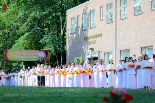 ภาพ No.83818:พิธีเวียนประทักษิณ,พิธีบรรพชาและพิธีอุปสมบทหมู่ ในโครงการอบรมพระธรรมทายาทในทวีปยุโรป  รุ่นที่ 9 วันอาทิตย์ที่ 16 กรกฎาคม พ.ศ. 2566 ณ วัดพระธรรมกายเบเนลักซ์  ประเทศเบลเยียม