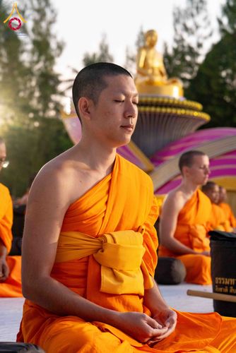 ภาพ No.290594:วันที่ 8 มกราคม พ.ศ. 2569 พระธรรมยาตราปฏิบัติธรรม และถ่ายภาพหมู่ประวัติศาสตร์ ในโครงการธรรมยาตรา กตัญญูบูชามหาปูชนียาจารย์ พระมงคลเทพมุนี(สด จนฺทสโร) พระผู้ปราบมาร อนุสรณ์สถาน 7 แห่ง ปีที่ 14 ณ อนุสรณ์สถานคลองบางนางแท่น อ.สามพราน จ.นครปฐม