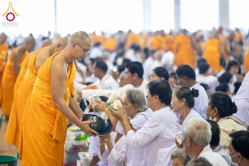 ภาพ No.308248:วันที่ 1  กุมภาพันธ์ พ.ศ. 2569 พิธีตักบาตรข้าวสารอาหารแห้ง ณ บ้านแก้วเรือนทองคุณยาย สภาธรรมกายสากล วัดพระธรรมกาย