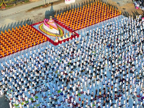 ภาพ No.293881:วันที่ 14 มกราคม พ.ศ. 2569 พิธีจุดประทีปถวายเป็นพุทธบูชา และบูชาธรรมมหาปูชนียาจารย์  ณ วัดสองพี่น้อง ต.ต้นตาล อ.สองพี่น้อง จ.สุพรรณบุรี ในโครงการธรรมยาตรา กตัญญูบูชา มหาปูชนียาจารย์ พระมงคลเทพมุนี(สด จนฺทสโร) พระผู้ปราบมาร อนุสรณ์สถาน 7 แห่ง ปีที่ 14