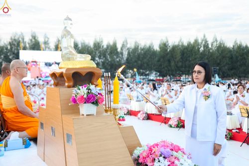 ภาพ No.302460:วันที่ 24 มกราคม พ.ศ. 2569 พิธีตักบาตรพระธรรมยาตรา ณ อนุสรณ์สถานลำดับที่ 5 สถานที่เผยแผ่วิชชาธรรมกายครั้งแรก อนุสรณ์สถานบางปลา วัดบางปลา อำเภอบางเลน จังหวัดนครปฐม ในโครงการธรรมยาตรา กตัญญูบูชา มหาปูชนียาจารย์ พระมงคลเทพมุนี(สด จนฺทสโร) พระผู้ปราบมาร อนุส