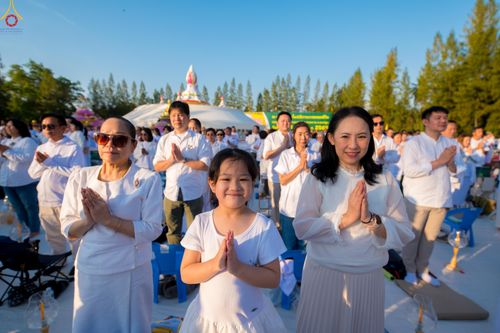 ภาพ No.291957:วันที่ 10 มกราคม พ.ศ. 2569 พิธีจุดประทีปถวายเป็นพุทธบูชา และบูชาธรรมมหาปูชนียาจารย์  ณ อนุสรณ์สถานคลองบางนางแท่น อ.สามพราน จ.นครปฐม ในโครงการธรรมยาตรา กตัญญูบูชา มหาปูชนียาจารย์ พระมงคลเทพมุนี(สด จนฺทสโร) พระผู้ปราบมาร อนุสรณ์สถาน 7 แห่ง ปีที่ 14