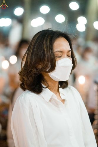 ภาพ No.69475:พิธีจุดประทีปถวายเป็นพุทธบูชา และบูชาธรรมมหาปูชนียาจารย์ ในโครงการธรรมยาตรากตัญญูบูชา มหาปูชนียาจารย์ พระมงคลเทพมุนี(สด จนฺทสโร) พระผู้ปราบมาร ปีที่ 11 ณ อนุสรณ์สถานมหาวิหารพระมงคลเทพมุนี อ.สองพี่น้อง จ.สุพรรณบุรี