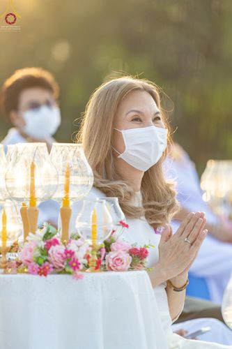 ภาพ No.70200:พิธีจุดประทีปถวายเป็นพุทธบูชา และบูชาธรรมมหาปูชนียาจารย์ ในโครงการธรรมยาตรากตัญญูบูชา มหาปูชนียาจารย์ พระมงคลเทพมุนี(สด จนฺทสโร) พระผู้ปราบมาร ปีที่ 11 ณ อนุสรณ์สถานลำดับที่ 2 สถานที่ตั้งมโนปณิธานบวชตลอดชีวิต อนุสรณ์สถานคลองบางนางแท่น อ.สามพราน จ.นครปฐม 