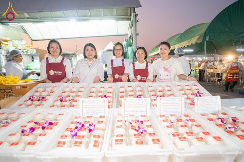 ภาพ No.297837:วันที่ 19 มกราคม พ.ศ. 2569 พิธีถวายภัตตาหารเป็นสังฆทาน แด่พระธรรมยาตรา ณ อนุสรณ์สถานบางปลา วัดบางปลา อำเภอบางเลน จังหวัดนครปฐม ในโครงการธรรมยาตรา กตัญญูบูชา มหาปูชนียาจารย์ พระมงคลเทพมุนี(สด จนฺทสโร) พระผู้ปราบมาร อนุสรณ์สถาน 7 แห่ง ปีที่ 14