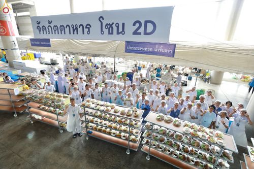 ภาพ No.323735:วันที่ 22 เมษายน พ.ศ.2569(วันคุ้มครองโลก) งานถวายมหาสังฆทาน 40,000 กว่าวัดทั่วประเทศ คณะสงฆ์ฉันภัตตาหารเพล