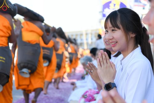 ภาพ No.105682:พิธีต้อนรับพระธรรมยาตรา ในโครงการธรรมยาตรากตัญญูบูชา มหาปูชนียาจารย์ พระมงคลเทพมุนี(สด จนฺทสโร) พระผู้ปราบมาร อนุสรณ์สถาน 7 แห่ง ปีที่ 12 วันที่ 3 มกราคม พ.ศ. 2567 ณ อนุสรณ์สถานโลตัสแลนด์ จ.สุพรรณบุรี