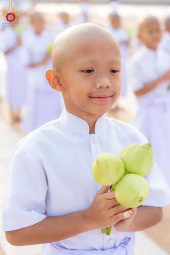 ภาพ No.319403:วันเสาร์ที่ 4 เมษายน พ.ศ.2569 พิธีขอขมา มอบผ้าไตร และถวายบาตรแด่นาคธรรมทายาท ในโครงการบรรพชาสามเณรฟื้นฟูพระพุทธศาสนาทั่วไทย โครงการหน่อแก้วเปรียญธรรม รุ่นที่ 14 โครงการสามเณรยุวธรรมทายาท รุ่นที่ 34 โครงการสามเณรมัชฌิมธรรมทายาท รุ่นที่ 30 ณ สภาธรรมกายสากล