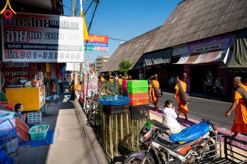 ภาพ No.106167:พิธีต้อนรับพระธรรมยาตรา ชุด 2 ในโครงการธรรมยาตรากตัญญูบูชา มหาปูชนียาจารย์  พระมงคลเทพมุนี(สด จนฺทสโร) พระผู้ปราบมาร  อนุสรณ์สถาน 7 แห่ง ปีที่ 12  วันที่ 3 มกราคม พ.ศ. 2567  ณ อนุสรณ์สถานโลตัสแลนด์ จ.สุพรรณบุรี