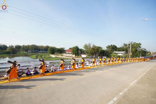 ภาพ No.70702:พิธีต้อนรับพระธรรมยาตรา ในโครงการธรรมยาตรากตัญญูบูชา มหาปูชนียาจารย์ พระมงคลเทพมุนี(สด จนฺทสโร) พระผู้ปราบมาร อนุสรณ์สถาน 7 แห่ง ปีที่ 11 วันที่ 14 มกราคม พ.ศ. 2566 ณ อนุสรณ์สถานลำดับที่ 3 สถานที่เกิดในเพศสมณะ วัดสองพี่น้อง อ.สองพี่น้อง จ.สุพรรณบุรี