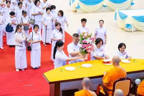 ภาพ No.311690:วันอาทิตย์ต้นเดือนที่ 1 มีนาคม พ.ศ.2569 สัมมนาพิเศษ พิธีมอบรูปหล่อโลหะหลวงปู่วัดปากน้ำ พระมงคลเทพมุนี พิธีมุทิตาสักการะในโอกาสพระครูปลัดรัตนวีรวัฒน์(รังสฤษดิ์ อิทธิจินฺตโก) เจ้าอาวาสวัดพระธรรมกาย  ดำรงตำแหน่งเป็น “ที่ปรึกษาเจ้าคณะจังหวัดปทุมธานี”  ณ ห้อง