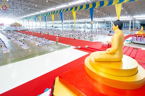 ภาพ No.83662:พิธีวางแผ่นจารึกชื่อและพิธีวางพวงมาลัยสักการะพระประธาน วันอาทิตย์ที่ 16 กรกฎาคม พ.ศ. 2566 ณ รัตนบัลลังก์ สภาธรรมกายสากล วัดพระธรรมกาย