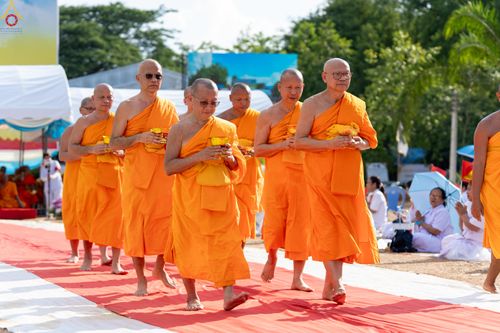 ภาพ No.331702:วันพุธที่ ๓ มิถุนายน พ.ศ.๒๕๖๙ พิธีทอดผ้าป่า ปฏิบัติธรรมกลั่นแผ่นดิน พิธีโปรยรัตนชาติ  และ พิธีตอกเสาเข็ม มงคลต้นแรก สถาปนา "องค์พระเจดีย์เพื่อสร้างสันติภาพโลก"  องค์แรก ครั้งแรกของลำปาง ประตูสู่ภาคเหนือ  ณ ศูนย์ปฏิบัติธรรมเถินเทิดธรรม อ.เถิน จ.ลำปาง