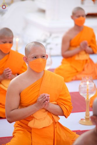 ภาพ No.73272:พิธีจุดประทีปถวายเป็นพุทธบูชา และบูชาธรรมมหาปูชนียาจารย์ ในโครงการธรรมยาตรากตัญญูบูชา มหาปูชนียาจารย์ พระมงคลเทพมุนี(สด จนฺทสโร) พระผู้ปราบมาร ปีที่ 11 ณ อนุสรณ์สถานลำดับที่ 4 สถานที่เกิดด้วยกายธรรม วัดโบสถ์ (บน) บางคูเวียง อ.บางกรวย จ.นนทบุรี วันที่ 21 