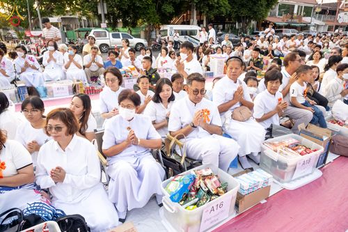 ภาพ No.318043:วันเสาร์ที่ 4 เมษายน พ.ศ. 2569 งานทำบุญเมืองใจกลางอยุธยา  ตักบาตรพระ 1,109 รูป ณ ถนนชีกุน หน้าวัดมหาธาตุ และวัดราชบูรณะ