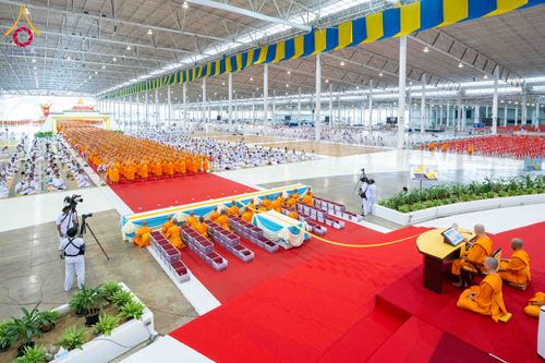 ภาพ No.308710:วันที่ 1 กุมภาพันธ์ พ.ศ. 2569 พิธีรับประกาศนียบัตร และพระของขวัญพระธรรมยาตรา ณ สภาธรรมกายสากล วัดพระธรรมกาย จ.ปทุมธานี