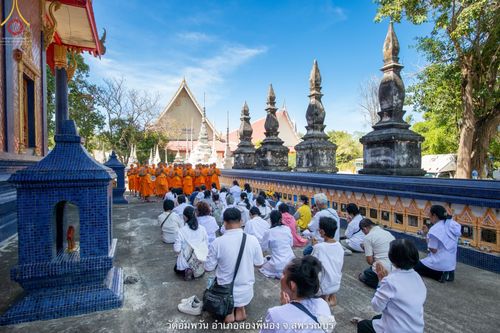ภาพ No.69188:พระธรรมยาตรา ปฏิบัติศาสนกิจ ทำนุบำรุงศาสนสถาน, สวดธรรมจักร, ปฏิบัติธรรม ร่วมกับชุมชน,นักเรียนเด็กดีวีสตาร์ และร่วมพิธีทอดผ้าป่าบำรุงศาสนสถาน ในโครงการธรรมยาตรากตัญญูบูชา มหาปูชนียาจารย์ พระมงคลเทพมุนี(สด จนฺทสโร) พระผู้ปราบมาร อนุสรณ์สถาน 7 แห่ง ปีที่ 11