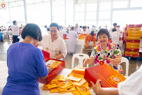 ภาพ No.322145:วันที่ 14 เมษายน พ.ศ.2569 การเตรียมกล่องไทยธรรม วันสุดท้าย เพื่องานถวายมหาสังฆทาน 40,000 กว่าวัดทั่วประเทศ วันคุ้มครองโลก 22 เมษายน พ.ศ.2569 วัดพระธรรมกาย