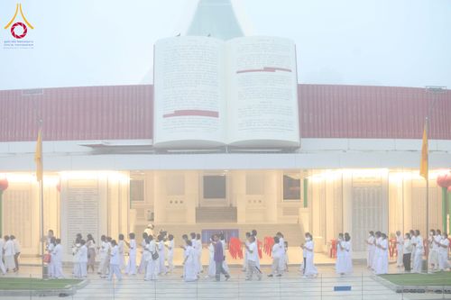 ภาพ No.298062:วันเสาร์ที่ 17 มกราคม พ.ศ. 2569 พิธีบรรพชาอุปสมบท โครงการอุปสมบทหมู่ บูชาธรรมครบ 117 ปี คุณยายอาจารย์มหารัตนอุบาสิกาจันทร์ ขนนกยูง  ณ อุโบสถพระไตรปิฎก วัดพระธรรมกาย