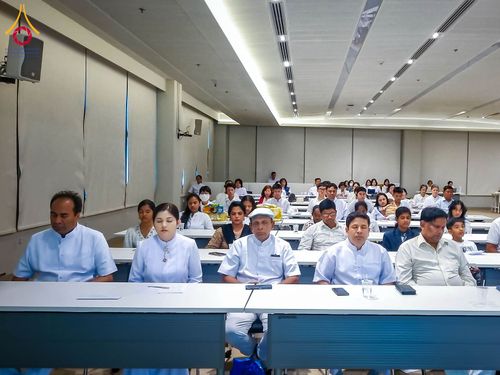 ภาพ No.313133:วันที่ 4 มีนาคม พ.ศ. 2559 หลวงพ่อทัตตชีโว รองเจ้าอาวาสวัดพระธรรมกาย ได้เมตตาถวายการต้อนรับปฏิสันถารพระอาคันตุกะจาก 19 ประเทศ ที่เดินทางมาร่วมงานวันมาฆบูชา ณ วัดพระธรรมกาย