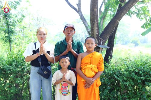 ภาพ No.320942:วันเสาร์ที่ 11 เมษายน พ.ศ.2569 พิธีตักบาตรฉลองสามเณรใหม่ ณ ศูนย์อบรมเยาวชนนครปฐม