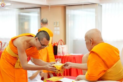 ภาพ No.233705:วันอาทิตย์ที่ 6 กรกฎาคม พ.ศ.2568 พิธีสมโภช 15 ปี วัดพระธรรมกายเกาลูน และพิธีมุทิตาสักการะเปรียญธรรม 9 ประโยค ณ วัดพระธรรมกายเกาลูน เขตปกครองพิเศษฮ่องกง สาธารณรัฐประชาชนจีน