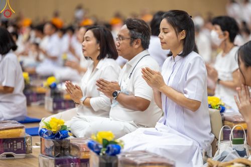 ภาพ No.145259:พิธีถวายผ้าอาบน้ำฝนและประทีปโคมไฟ ณ สภาธรรมกายสากล วัดพระธรรมกาย วันเสาร์ที่ 20 กรกฎาคม พ.ศ. 2567