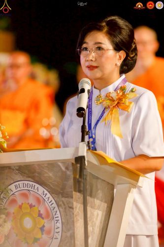 ภาพ No.224501:วันจันทร์ที่ 12 พฤษภาคม พ.ศ. 2568  ชาวพุทธในอินโดนีเซีย ร่วมฉลองวิสาขบูชาจุดประทีปกว่า 200,000 ดวง ณ พระมหาเจดีย์บรมพุทโธ  เจริญพุทธมนต์ถวาย “พระวชิรเกล้าเจ้าอยู่หัว”