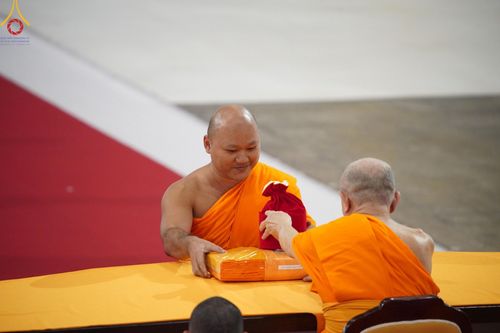 ภาพ No.153219:พิธีมุทิตาสักการะ พระภิกษุ-สามเณร ผู้สอบไล่ได้เปรียญธรรม ประโยค 1-2 ถึงประโยค ป.ธ.9 และบาลีศึกษา ประโยค1-2 ถึง บ.ศ.9 , พิธีมอบดวงแก้วสามเณรผู้ทรงบาลีไวยากรณ์ วัดพระธรรมกาย และ ศูนย์ส่งเสริมศีลธรรมในประเทศและต่างประเทศ วันอาทิตย์ที่ 8 กันยายน พ.ศ.2567