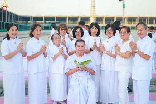 ภาพ No.180019:พิธีปลงผมนาคธรรมทายาท ในโครงการอุปสมบทหมู่ บูชาธรรมมหาปูชนียาจารย์ (ศูนย์อบรมวัดพระธรรมกาย) วันที่ 1 ธันวาคม พ.ศ. 2567 ณ ลานธรรมหารัตนวิหารคด วัดพระธรรมกาย จ.ปทุมธานี