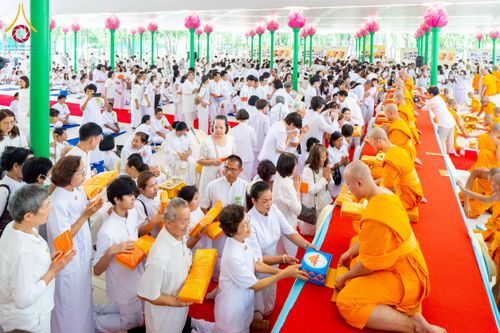 ภาพ No.223763:วันอาทิตย์ที่ 11 พฤษภาคม พ.ศ. 2568 พิธีอุปสมบทสามเณรเปรียญธรรมอุปสมบทอุทิศชีวิต 9 รูป อุบาสก 1 ท่าน ณ อุโบสถพระไตรปิฏกวัดพระธรรมกาย