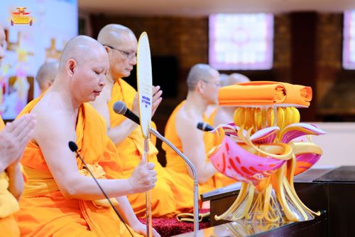 ภาพ No.169411:พิธีทอดกฐินสามัคคี เพื่อสนับสนุนการเผยแผ่พระพุทธศาสนาวิชชาธรรมกาย ณ วัดพระธรรมกายลอนดอน สหราชอาณาจักร วันอาทิตย์ที่ 20 ตุลาคม พ.ศ. 2567