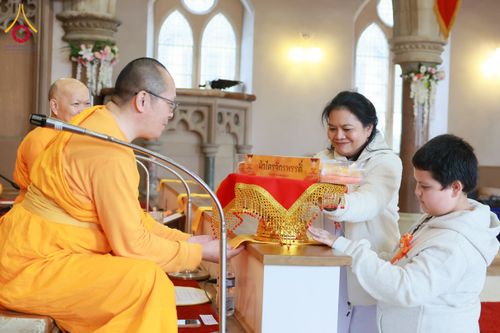 ภาพ No.172192:พิธีทอดกฐิน วัดพระธรรมกายสก็อตแลนด์ บูชาธรรม 80 ปี หลวงพ่อธัมมชโย โดยคณะศิษยานุศิษย์วัดพระธรรมกาย วันที่ 25 ตุลาคม พ.ศ. 2567