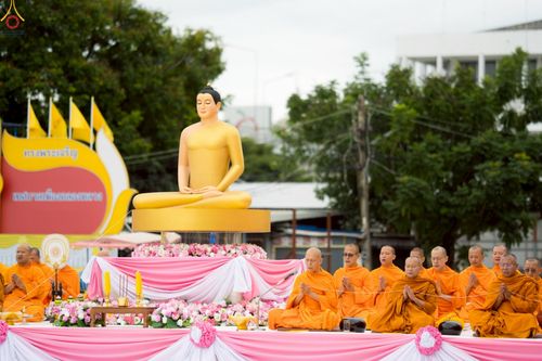 ภาพ No.241909:วันอาทิตย์ที่ 31 สิงหาคม พ.ศ. 2568 พิธีทำบุญแด่คณะสงฆ์ 122 รูป ฉลอง 121 ปี อำเภอคลองหลวง จ.ปทุมธานี เพื่อนำส่งช่วยเหลือคณะสงฆ์ 323 วัด 4 จังหวัดชายแดนภาคใต้ และช่วยเหลือประชาชนจากเหตุปะทะ แนวชายแดนไทย-กัมพูชา ณ บริเวณหน้าที่ว่าการอำเภอคลองหลวง 