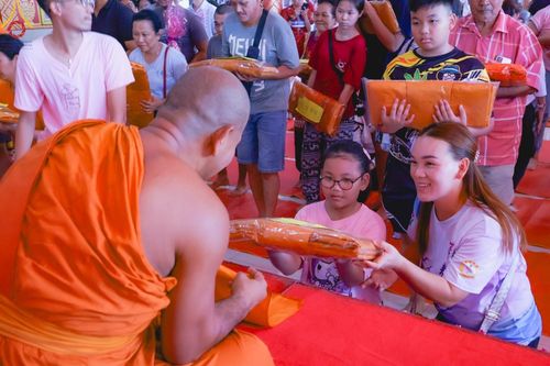 ภาพ No.179272:พิธีทอดกฐิน ณ วัดถ้ำคีรีวงศ์ อ.เปิ้นดัง รัฐเคด้าห์ ประเทศมาเลเซีย ในโครงการกฐินสามัคคีทั่วไทย 30,000 วัด บูชาธรรม 80 ปี หลวงพ่อธัมมชโย โดยคณะศิษยานุศิษย์วัดพระธรรมกาย วันที่ 1 พฤศจิกายน พ.ศ. 2567