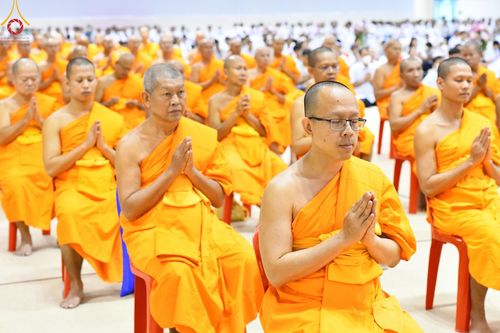 ภาพ No.146113:วันมหารำลึก ครั้งที่ 34 พิธีร่วมรำลึกถึงนักสร้างบารมีที่ล่วงลับไปแล้ว , พิธีสวดพระพุทธมนต์ ณ ห้องแก้วสารพัดนึก 1 วัดพระธรรมกาย วันเสาร์ที่ 27 กรกฎาคม พ.ศ. 2567