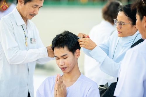 ภาพ No.132672:พิธีปลงผมยุวธรรมทายาท รุ่นที่ 32 มัชฌิมธรรมทายาท รุ่นที่ 28 ณ ลานธรรม วัดพระธรรมกาย วันเสาร์ที่ 30 มีนาคม พ.ศ. 2567