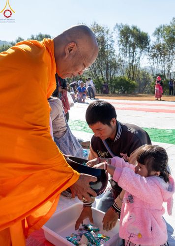 ภาพ No.125261:พิธีตักบาตรเนื่องในวันมาฆบูชา ณ สนามโรงเรียนบ้านนาเกียน  อำเภออมก๋อย จังหวัดเชียงใหม่ วันเสาร์ที่ ๒๔ กุมภาพันธ์ พ.ศ. ๒๕๖๗