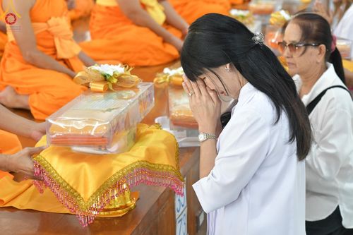 ภาพ No.147772:พิธีถวายภัตตาหารเมนูสวรรค์ ในพรรษาแห่งการเข้าถึงธรรม วันเสาร์ที่ 10 สิงหาคม พ.ศ. 2567 ณ หอฉันคุณยายอาจารย์ฯ วัดพระธรรมกาย