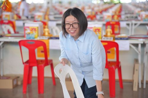 ภาพ No.59663:V.39 ทุ่มสุดใจ ธรรมชัย 80 ปี การเตรียมงาน การปฏิบัติงาน ของเจ้าหน้าที่หน่วยงานต่างๆ เพื่อพิธีฉลองอายุวัฒนมงคล 80 ปี หลวงพ่อธัมมชโย และรับถวายมหาสังฆทาน 10,000 กว่าวัดทั่วประเทศ ในวันคุ้มครองโลก จันทร์ที่ 22 เมษายน พ.ศ. 2567