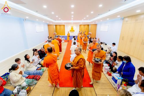 ภาพ No.233307:วันอาทิตย์ที่ 6 กรกฎาคม พ.ศ. 2568 พิธีถวายมหาสังฆทานแด่คณะสงฆ์ทั่วโลกและพิธีตักบาตรเนื่องในวันเข้าพรรษา  ณ วัดพุทธเคปทาวน์ ประเทศแอฟริกาใต้