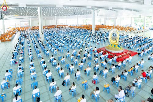 พิธีถวายภัตตาหารเมนูสวรรค์ ในพรรษาแห่งการเข้าถึงธรรม วันเสาร์ที่ 28 กันยายน พ.ศ. 2567 ณ หอฉันคุณยายอาจารย์ฯ วัดพระธรรมกาย