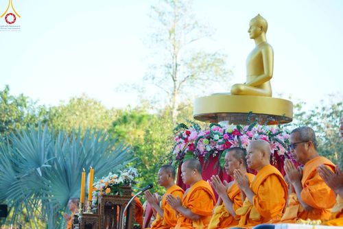 ภาพ No.103864:พิธีตักบาตรพระ 1,000 รูป ครั้งที่ 7 ถวายเป็นพุทธบูชา เพื่อช่วยเหลือคณะสงฆ์ 323 วัด 4 จังหวัดชายแดนภาคใต้ และถวายแด่คณะสงฆ์จังหวัดพิษณุโลก ณ ลานธรรมธุดงคสถานพิษณุโลก อ.วังทอง จ.พิษณุโลก วันที่ 24 ธันวาคม พ.ศ. 2566