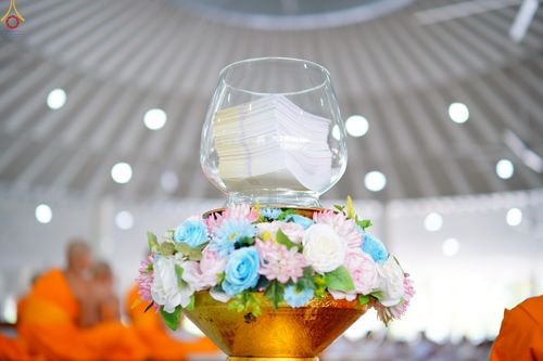 ภาพ No.229701:วันที่ 25 มิถุนายน พ.ศ. 2568 (แรม 15 ค่ำ เดือน 7) พิธีบุพเปตพลี ครั้งที่ 166 ร่วมอุทิศบุญแด่หมู่ญาติที่ล่วงลับไปแล้ว และสืบทอดอายุพระพุทธศาสนา ณ หอฉันคุณยายอาจารย์ฯ วัดพระธรรมกาย