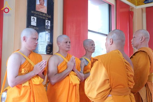 ภาพ No.277952:พิธีตัดปอยผมและปลงผมนาคธรรมทายาท พิธีขอขมาผู้ปกครอง ณ ศูนย์อบรมเยาวชนนครปฐม จ.นครปฐม และพิธีมอบบาตร ผ้าไตร นาคธรรมทายาท พิธีบรรพชา อุปสมบทหมู่ ณ วัดลาดหญ้าไทร จ.นครปฐม