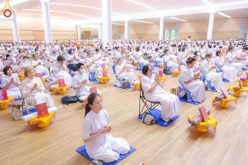 ภาพ No.138824:พิธีถวายกองทุนสนับสนุน การสร้างพระไตรปิฎกฉบับธรรมชัย และอนุรักษ์คัมภีร์ใบลาน น้อมบูชาธรรมหลวงพ่อธัมมชโย 80 ปี ณ ห้องแก้วสารพัดนึก 2 วัดพระธรรมกาย วันเสาร์ที่ 1 มิถุนายน พศ. 2567