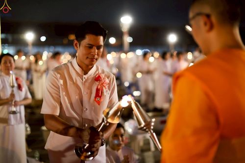 ภาพ No.253657:วันที่ 10 ตุลาคม พ.ศ. 2568 พิธีจุดประทีปบูชาพระผู้ปราบมาร, พิธีจุดประทีปบนพระมหาธรรมกายเจดีย์  20,000 ดวง เนื่องในวันคล้ายวันเกิดครบรอบ 141 ปี พระมงคลเทพมุนี (สด จนฺทสโร)