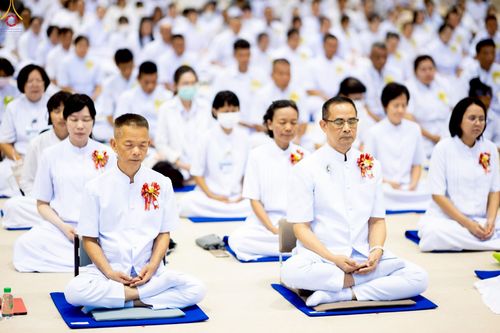 ภาพ No.233791:วันเสาร์ที่ 19 กรกฎาคม พ.ศ.2568 วันมหารำลึก ครั้งที่ 35 พิธีรำลึกถึงนักสร้างบารมี , พิธีสวดพระพุทธมนต์ , พิธีทอดผ้าบังสกุลและถวายไทยธรรม วัดพระธรรมกาย